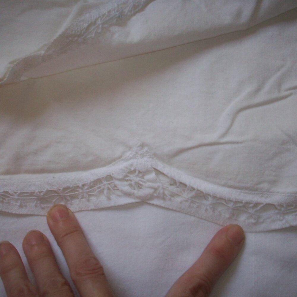 VTG Battenburg Lace Full Size Flat Sheet White 100% Cotton 79" x 90" - 2 Stains - Picture 4 of 12